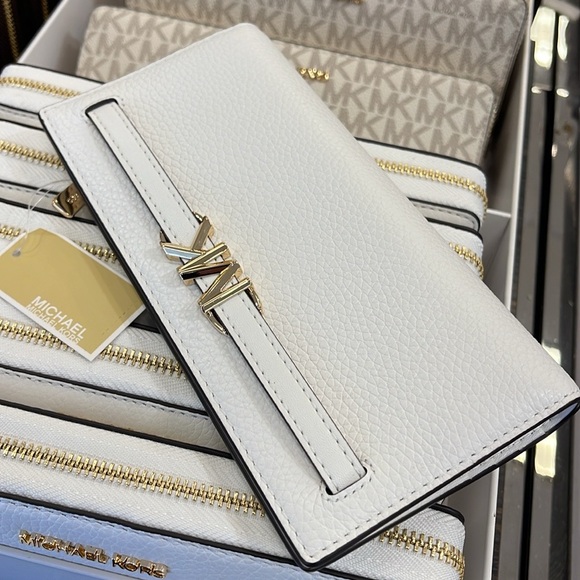 Michael Kors Reed Lg Bifold Pebbled Leather Snap Wallet Card Case
Optic White - Picture 12 of 16